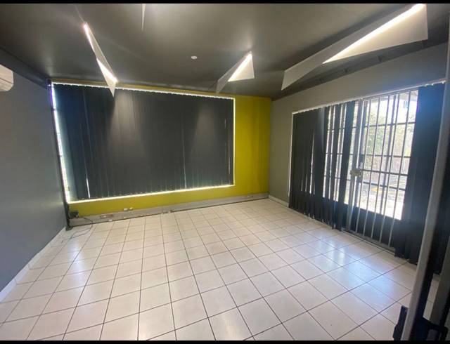 1,111M² WAREHOUSE TO LET IN PAARDEN EILAND